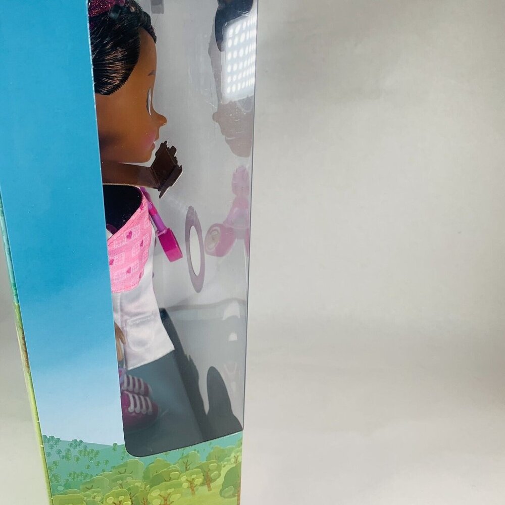 Doc McStuffins Wash Your Hands Singing Doll with Mask & Accessories - Picture 9 of 11
